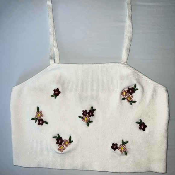 Forever 21 Tops - Forever 21 White/ Cream Foral Cropped Top size Small